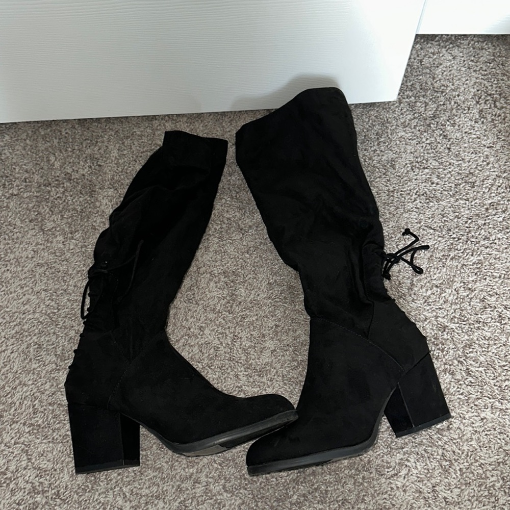 Journee Collection calf black heeled suede boots